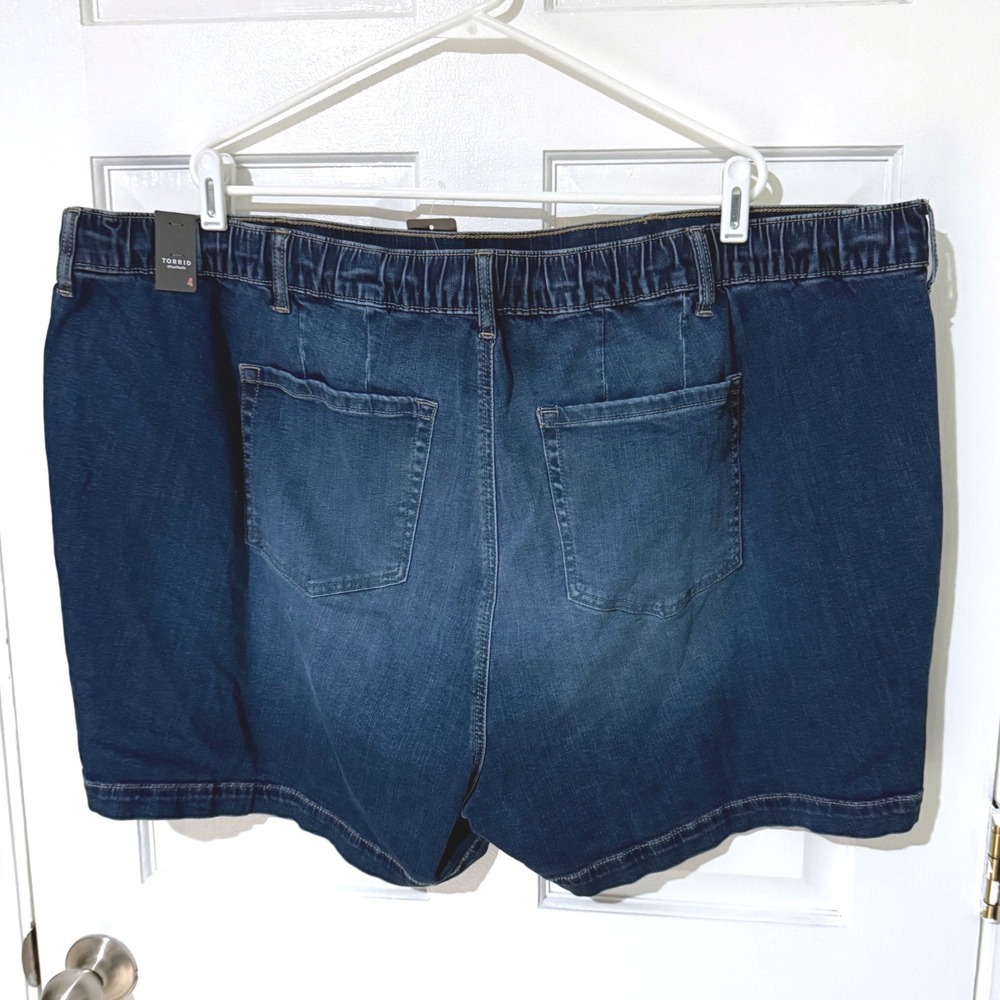 Torrid Weekend Super Soft Mid-Rise Denim Shorts Andromeda Wash Blue 4X 26 NEW - Picture 5 of 5